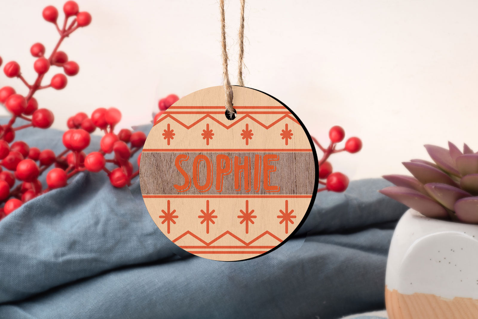 Personalised Walnut Christmas Ornaments - Handcrafted Decoration Baubles, Ideal for Festive Season, Perfect Gift Option