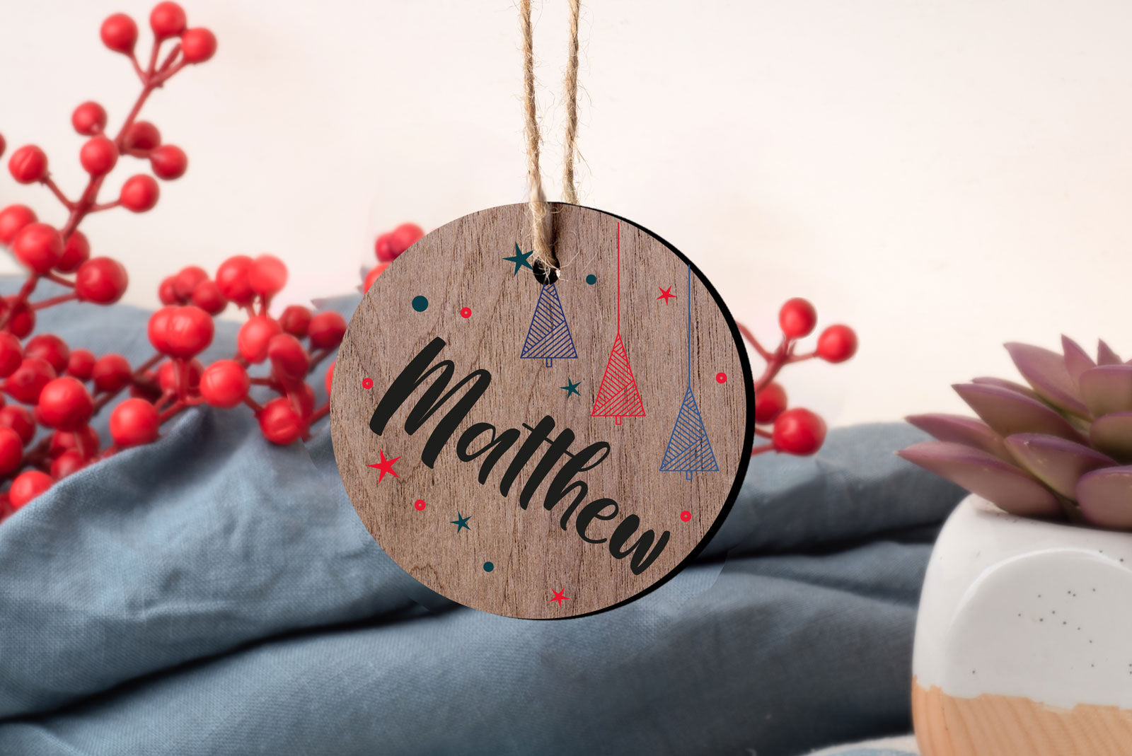Personalised Walnut Christmas Ornaments - Handcrafted Decoration Baubles, Ideal for Festive Season, Perfect Gift Option
